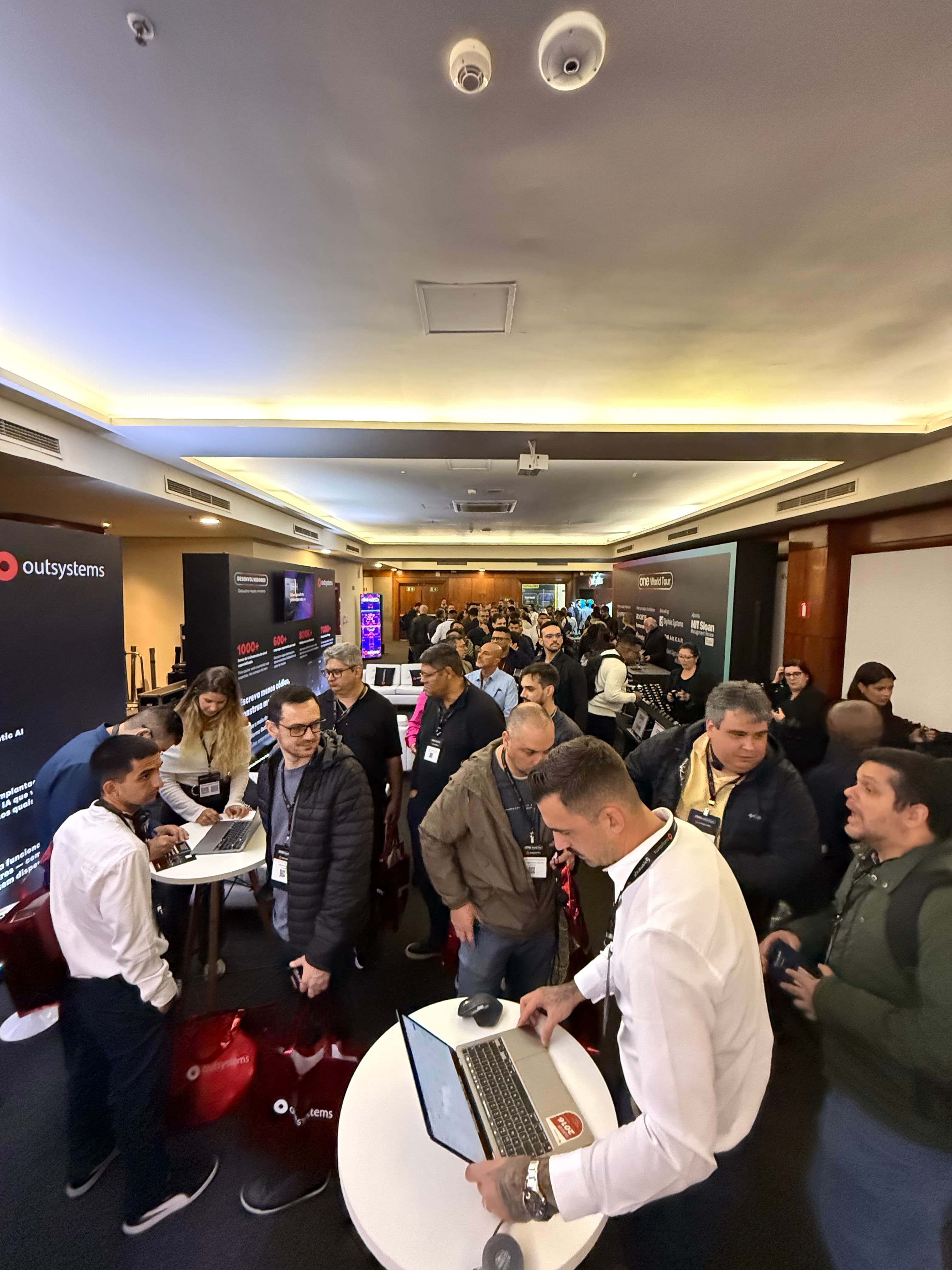 Hundreds of developers engaged with us throughout the day in São Paulo, creating a continuous stream of feedback and insights.